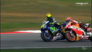 MotoGP-Malaysia-2015-Rossi-vs-Marquez-03