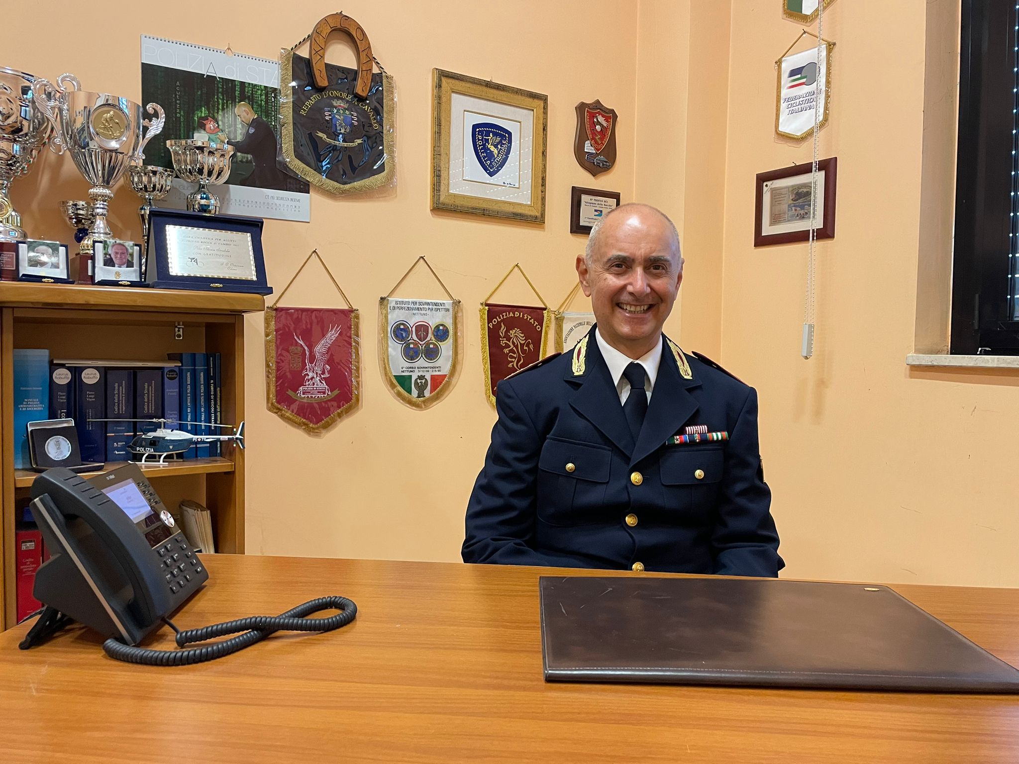 Carsoli Aq La Polizia Di Stato Saluta Il Comandante Del