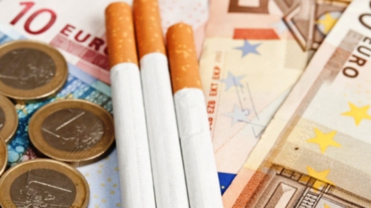 Oggi aumentano le sigarette, ecco come cambiano i prezzi e le marche  coinvolte