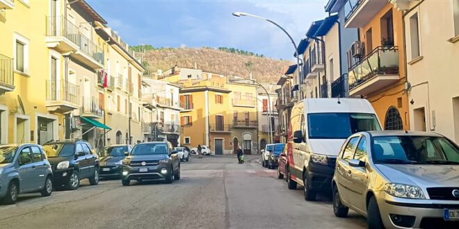 TRAGEDIA A CELANO, DONNA 35ENNE SI LANCIA DAL BALCONE CON IN BRACCIO SUO FIGLIO | LEI MUORE SUL COLPO, IL BAMBINO RICOVERATO IN TERAPIA INTENSIVA AL BAMBIN GESU’ A ROMA