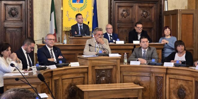 Avezzano. In Consiglio tutte le azioni sulle sicurezza in città, il sindaco: “Avan-ti con la prevenzione. Ora più video-sorveglianza, più vigilanza e nuovi proget-ti”